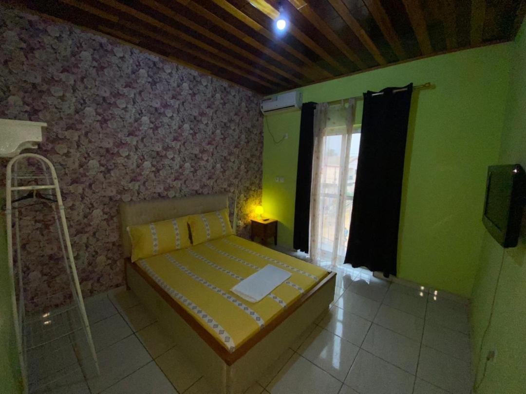 Cave Royale - Chambres-Studios-Apparts Meubles - Logpom Hopithal Des Soeurs Apres Camara Laye Duala Zewnętrze zdjęcie